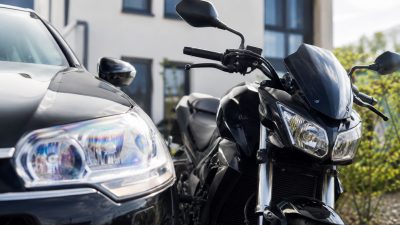 moto et voiture